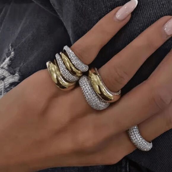 Free People Jewelry - Elegant Gold Women's Ring N1199